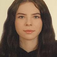 Maria Lucia D. headshot